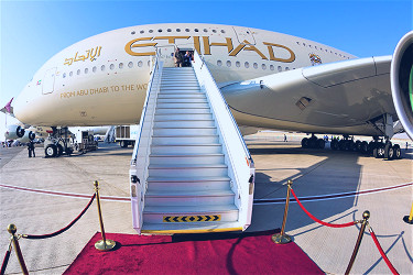 Planespotters admire first reactivated Etihad A380: video - AeroTime